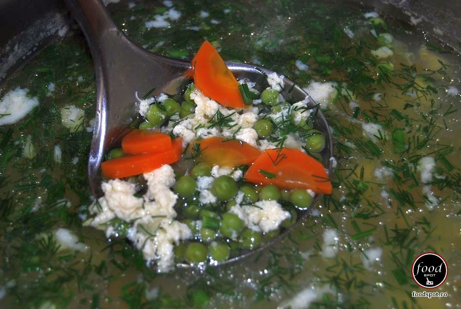 Cea mai bună supă de mazăre cu piept de pui.