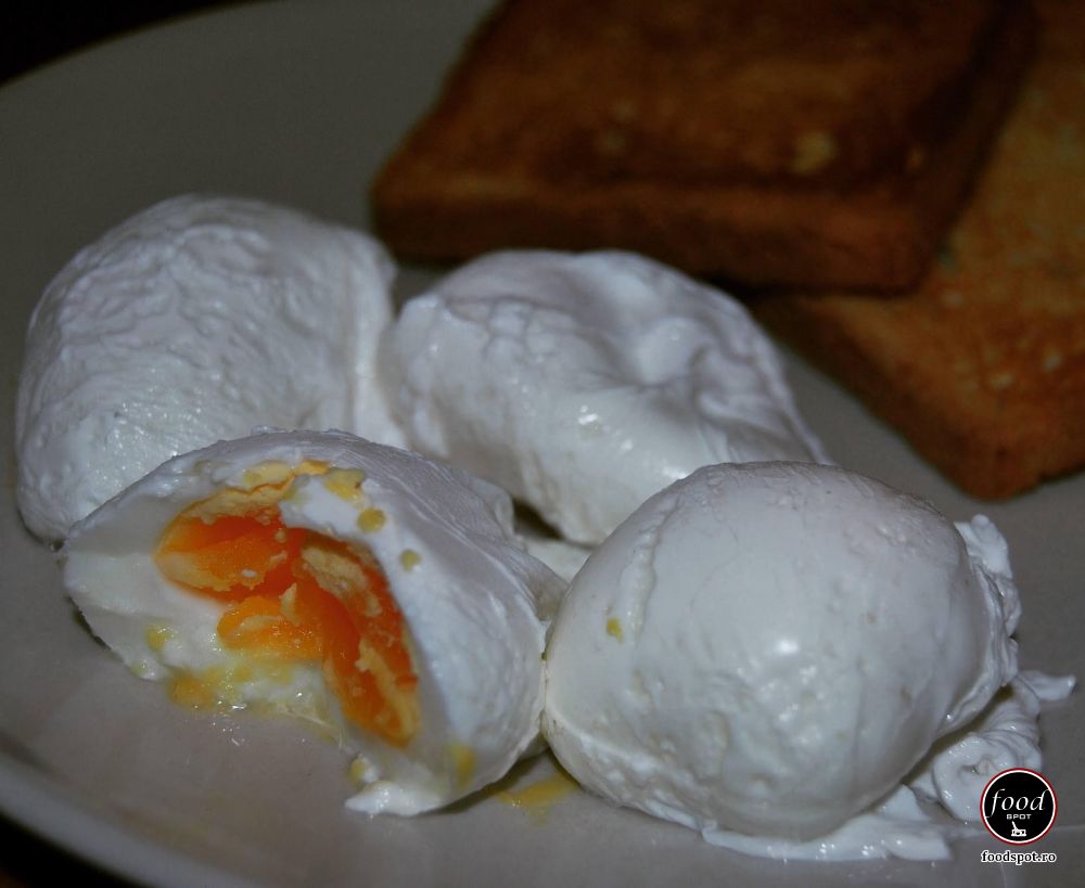 Ouă românești aka ouă poșate.