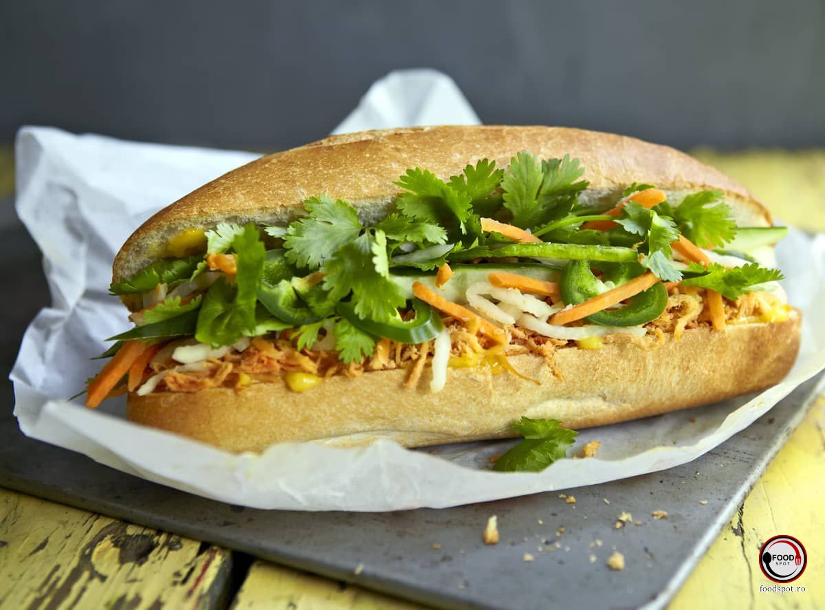 Un sendviș banh mi gustos și autentic