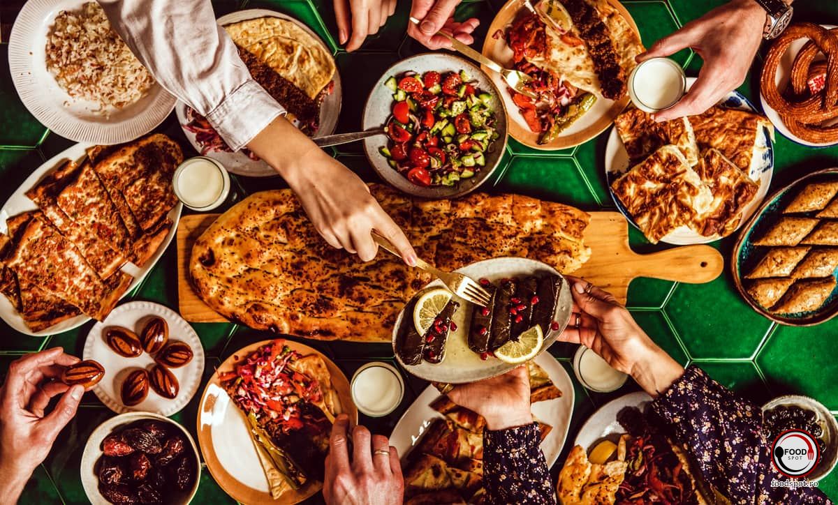 Căteva preparate culinare emblematice din bucătăria turcă.