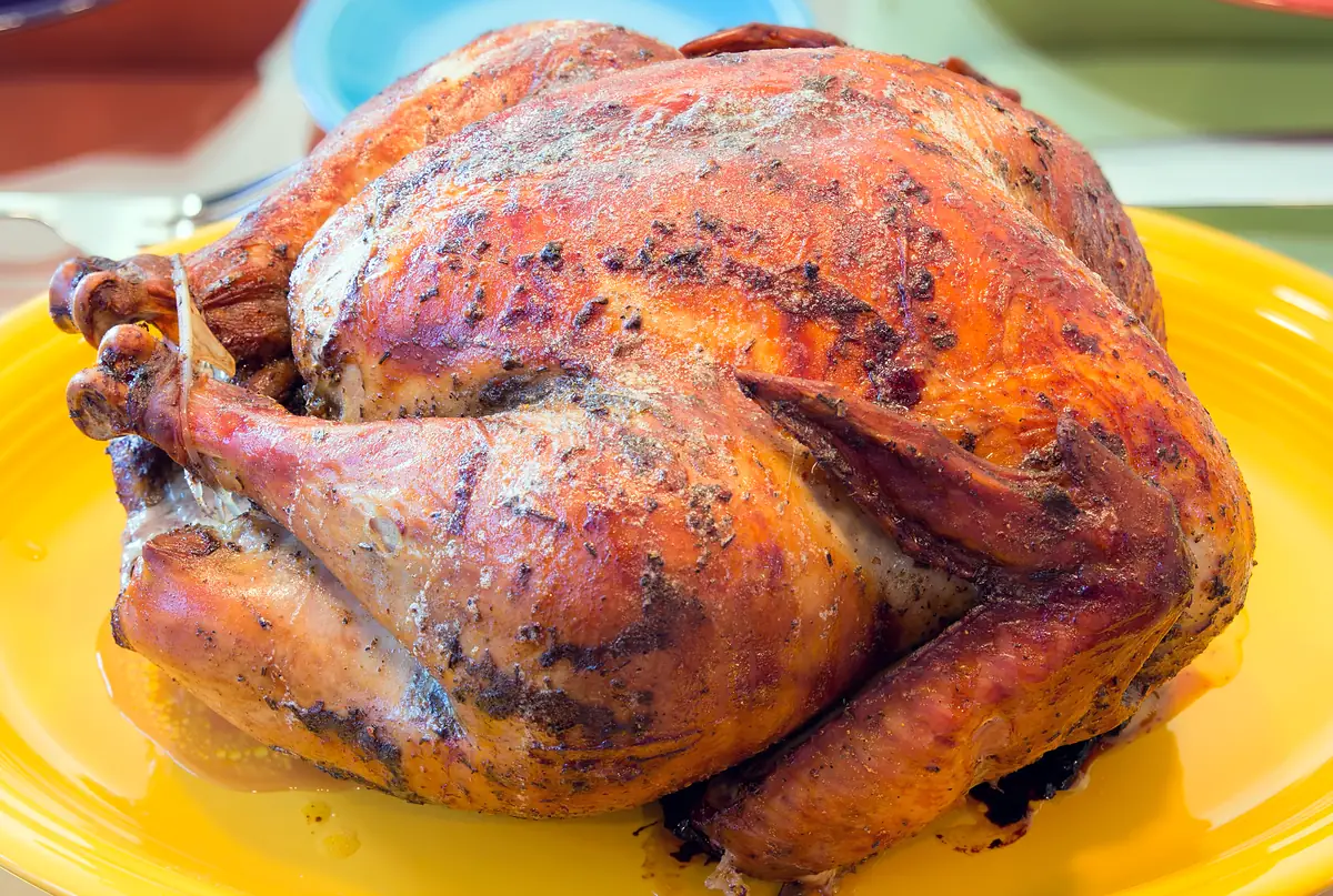 Cel mai bun curcan umplut și copt la cutor