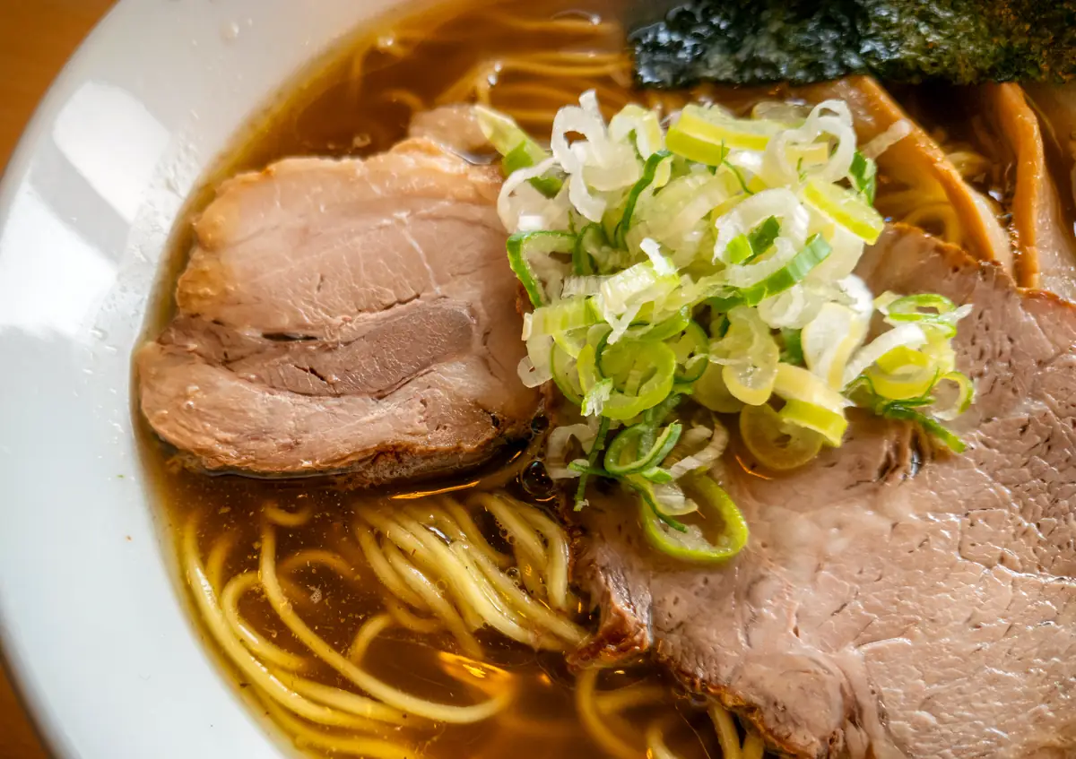 Un shoyu ramen gustos și autentic