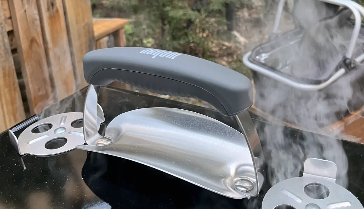 Weber Go-Anywhere - cel mai bun grătar portabil cu cărbuni din câte am avut