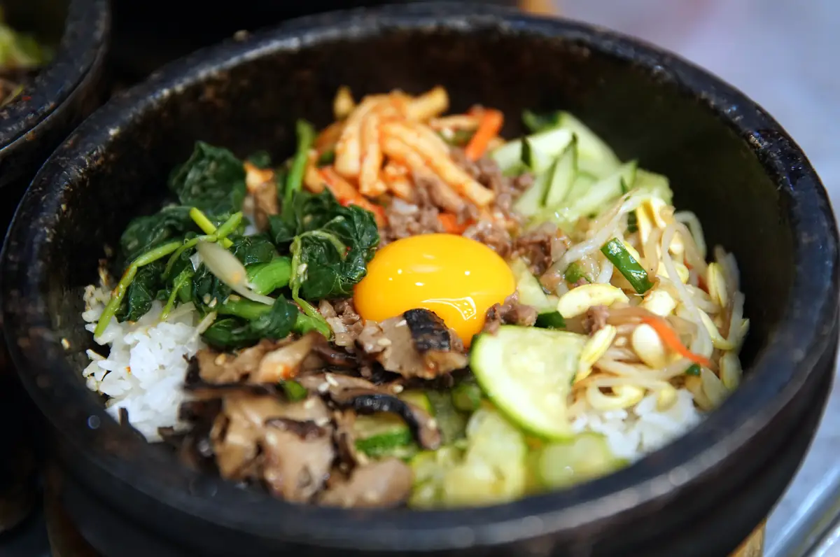Un bol de bibimbap autentic