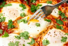 Shakshuka clasică, autentică, gustoasă.