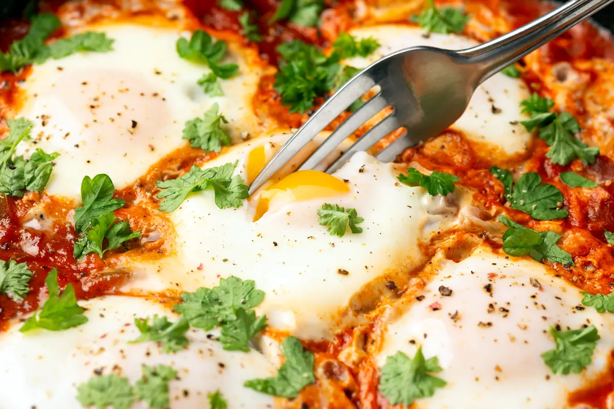 Shakshuka clasică, autentică, gustoasă.