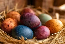 Ouă de Paște vopsite natural