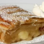 Un ștrudel gustos cu înghețată de vanilie la Schönbrunn